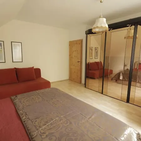 Apartment Wunderschoene, Grosse, Ruhige Ferienwohnung Im Zfh