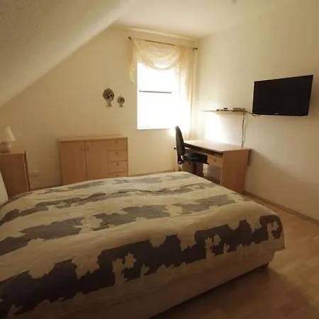 Wunderschoene, Grosse, Ruhige Ferienwohnung Im Zfh Apartment
